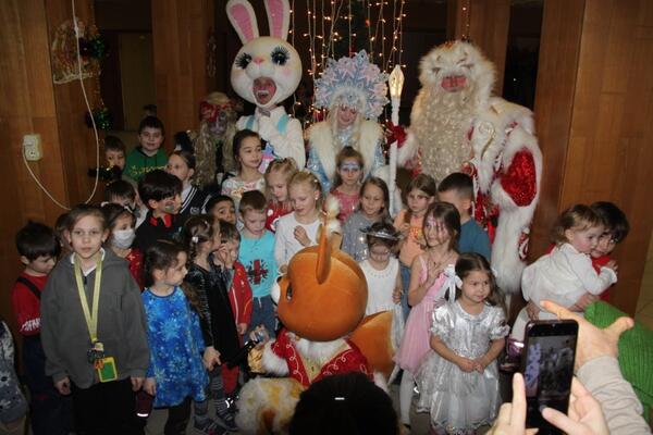 Новогоднее представление для детей и подростков